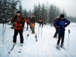 Pár fotek ze Základní kurzu Skialpinismu, Velmi dobré sněhové podmínky (prašánek) prověřili účastníky a jejich lyžařské schopnosti. Lavinové riziko posuzovali všichni za nádherného počasí a tak mráz vydepat jen jednu účastnici... - fotografie 39