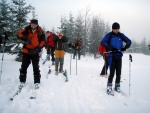 Pár fotek ze Základní kurzu Skialpinismu, Velmi dobré sněhové podmínky (prašánek) prověřili účastníky a jejich lyžařské schopnosti. Lavinové riziko posuzovali všichni za nádherného počasí a tak mráz vydepat jen jednu účastnici... - fotografie 40