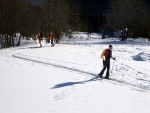 Pár fotek ze Základní kurzu Skialpinismu, Velmi dobré sněhové podmínky (prašánek) prověřili účastníky a jejich lyžařské schopnosti. Lavinové riziko posuzovali všichni za nádherného počasí a tak mráz vydepat jen jednu účastnici... - fotografie 51