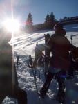 Pár fotek ze Základní kurzu Skialpinismu, Velmi dobré sněhové podmínky (prašánek) prověřili účastníky a jejich lyžařské schopnosti. Lavinové riziko posuzovali všichni za nádherného počasí a tak mráz vydepat jen jednu účastnici... - fotografie 71