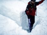 Pár fotek ze Základní kurzu Skialpinismu, Velmi dobré sněhové podmínky (prašánek) prověřili účastníky a jejich lyžařské schopnosti. Lavinové riziko posuzovali všichni za nádherného počasí a tak mráz vydepat jen jednu účastnici... - fotografie 83