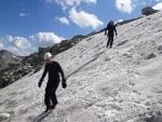 Vstup na Grossvenediger - srpen 2011, V srpnu jsme vyrazili s kilenty na vrchol tet nejvy hory Rakouska Grossvenediger - 3.674m. Vrcholu Velkho Bentana jsme zdrn doshli a tak si dosyta uili pohody vldnouc na Neue Prager Hut - fotografie 13