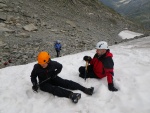 Vstup na Grossvenediger - srpen 2011, V srpnu jsme vyrazili s kilenty na vrchol tet nejvy hory Rakouska Grossvenediger - 3.674m. Vrcholu Velkho Bentana jsme zdrn doshli a tak si dosyta uili pohody vldnouc na Neue Prager Hut - fotografie 21