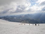 Vstup na Grossvenediger - srpen 2011, V srpnu jsme vyrazili s kilenty na vrchol tet nejvy hory Rakouska Grossvenediger - 3.674m. Vrcholu Velkho Bentana jsme zdrn doshli a tak si dosyta uili pohody vldnouc na Neue Prager Hut - fotografie 30