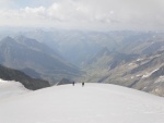 Vstup na Grossvenediger - srpen 2011, V srpnu jsme vyrazili s kilenty na vrchol tet nejvy hory Rakouska Grossvenediger - 3.674m. Vrcholu Velkho Bentana jsme zdrn doshli a tak si dosyta uili pohody vldnouc na Neue Prager Hut - fotografie 35