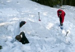 Základní kurz skialpinismu 16.-18.3.2012, Parádní jarní počásko, tvrdý firn a čistě chlapská parta. K tomu vyvrcholení na Sněžce a bezva náladička. Prostě se to vydařilo. - fotografie 94