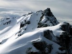 NZK TAURY - vyhldkov vrcholy, Ndhern poas a hlavn: SNH, SNH, SNH A zase SNH.
I pes nepznivou pedpovd bylo nakonec super poas a nedln sjezd z Preberu (2.740 m) byl tenikou na dortu. - fotografie 56